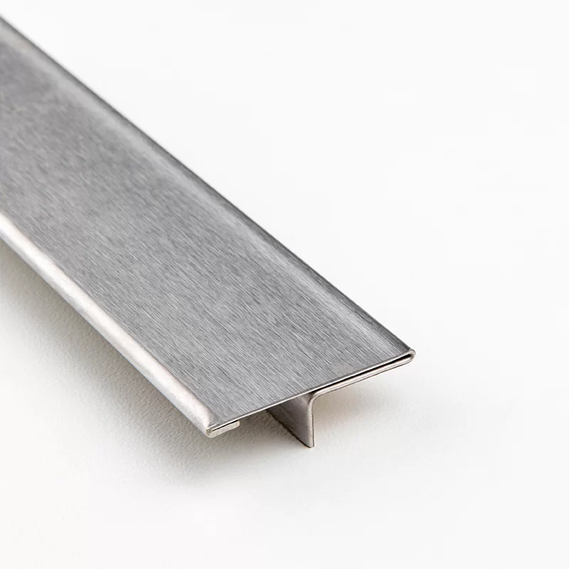 UNIÓN T COLISEO 10MMX2,5M ACERO INOX. CR ESMER (C425E) MOLDUMET